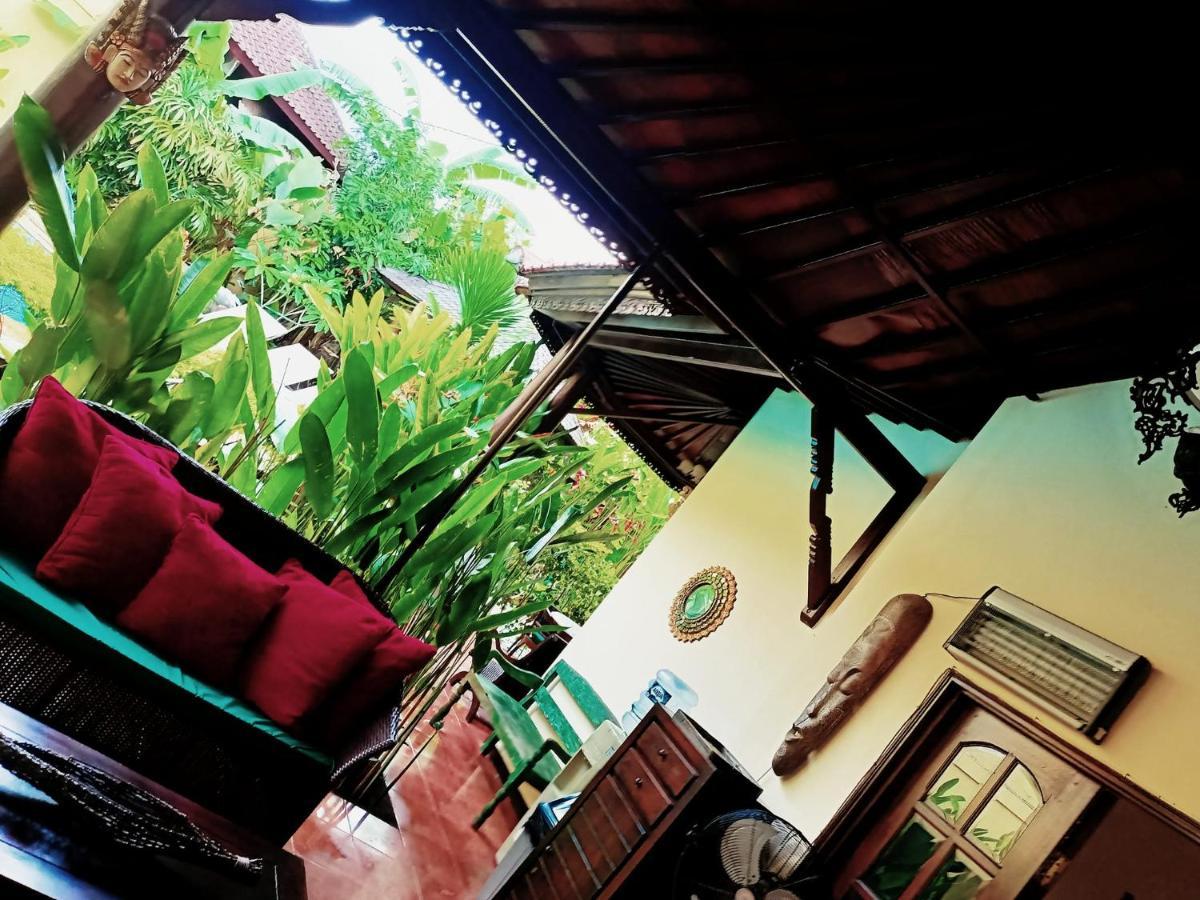 Villa Layang Bulan A Homey Guesthouse For Men Near The Beach In North Kuta Denpasar Exteriör bild